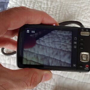 KODAK DIGITAL CAMERA, 3 5/8'' X 2 1/4'' APPROX. BLACK AND CHROME.